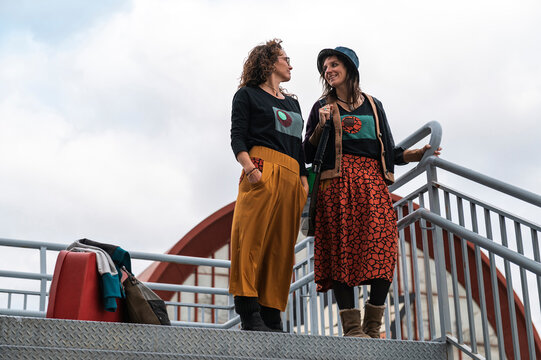 Women freinds commuting, urban style