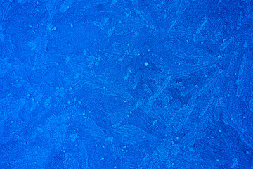 Eisblumen auf blauem Untergrund