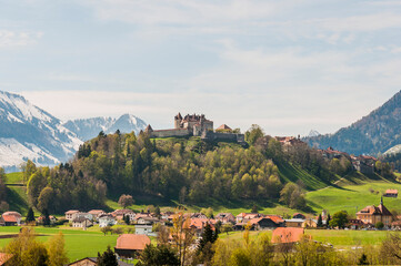 Broc, Dorf, Gruyères, Greyerz, Städtchen, Schloss, Schloss Gruyères, Landwirtschaft, Wiesen,...