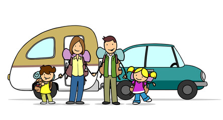 Familie und Kinder vor Auto mit Wohnwagen Anhänger