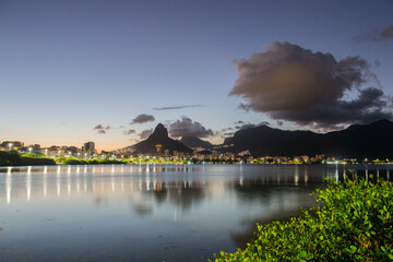 Fototapeta premium sunset at the Rodrigo de Freitas Lagoon in Rio de Janeiro - Brazil.
