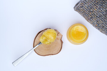 Lanolin mit Wollkleidung 