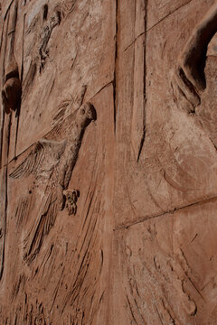 Close-up of the Violi sculptors' sculpture