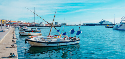 Obraz premium boats at the port of Tarragona, Spain, web banner