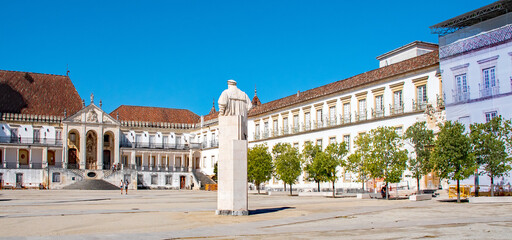 Statue des Universitätsgründers König D. Dinis auf dem Campus,  Universität von Coimbra Portugal