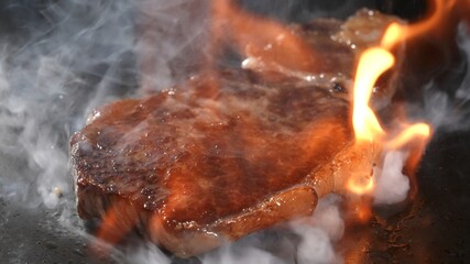 Fototapeta premium ステーキ・フランベ