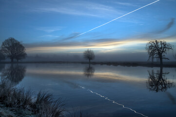 Aircraft contrails