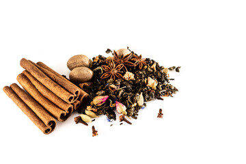 Cinnamon sticks with nutmeg and floral green tea