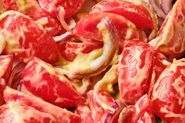Tomato salad with mustard and red onion
