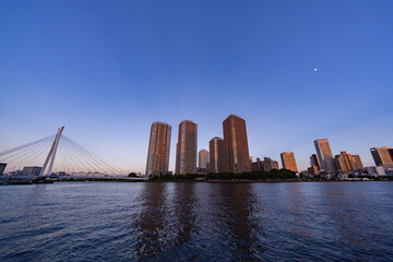 Fototapeta premium 中央区佃の高層マンション