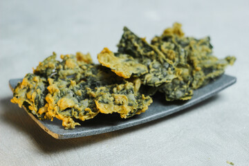 Crispy and savory spinach chips