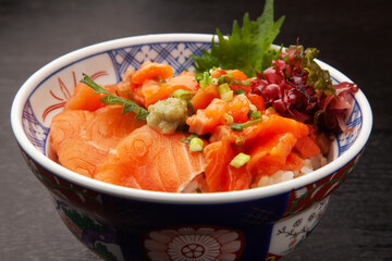 サーモン丼