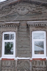 Old wooden houses in Ryazan. Beautiful platbands.