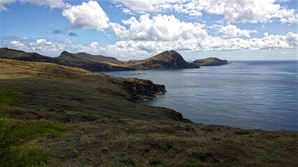 Fototapeta na wymiar Madeira, Meer, Felsen, Urlaub, Himmel, Wolken, Insel