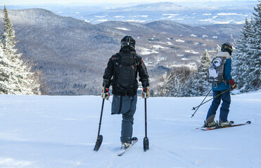 Adaptive Skiing with one leg : Disabled ski racer a three-tracker, or one-legged skier training...