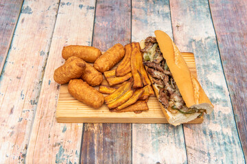 Beef pepito is a hot sandwich originally from Spain that is usually made with French bread and beef grilled or fried in oil with some sliced garlic. As a general rule it is a sirloin