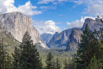 Fototapeta na wymiar Yosemite National Park Valley View