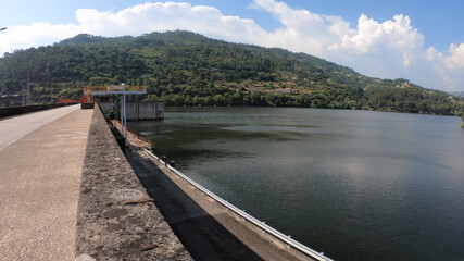 Sao Cristovao de Nogueira, Cinfaes, Portugal, June 11, 2021: The Barragem do Carapatelo (Carapatelo Dam) is situated in river Douro, on the border of the districts of Porto and Viseu in Portugal. - obrazy, fototapety, plakaty