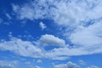 맑은 하늘 구름