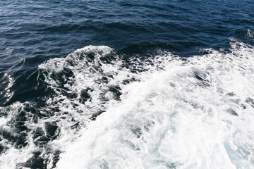 船から見る白波	