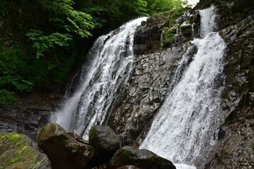 Obraz premium trekking around waterfall in summer
