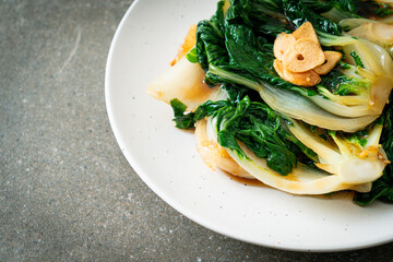 baby Chinese cabbage with oyster sauce and garlic