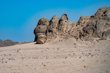 Fototapeta na wymiar mountains in egypt. the mountain range of Egypt. travel in egypt. deserts of egypt