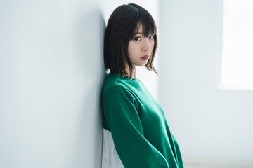クールな女性ポートレート