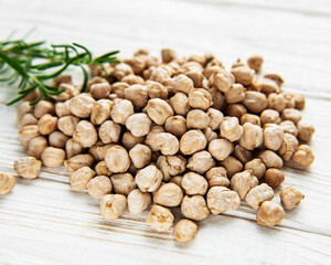Uncooked dried chickpeas