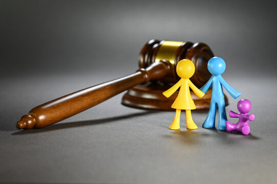 Justice loi regle juge jugement proces avocat gens famille separation divorce