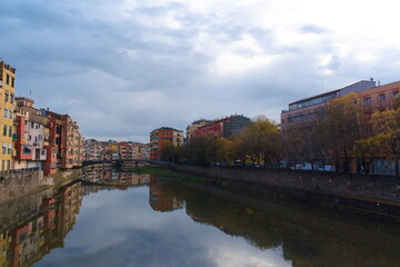 Fototapeta premium Colourfull houses along the river Onyar in Girona, Spain. 