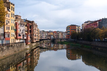 Fototapeta na wymiar Colourfull houses along the river Onyar in Girona, Spain. 