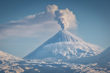 The eruption of the Klyuchevskaya Sopka volcano in Kamchatka - obrazy, fototapety, plakaty