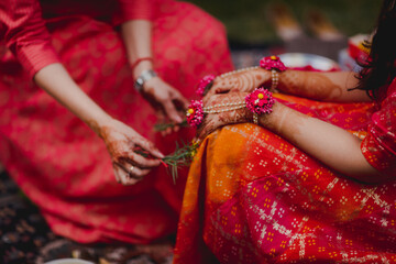 henna on hands