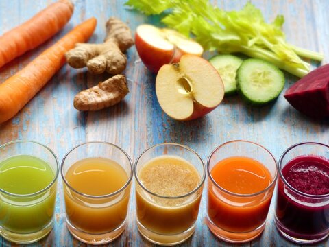 gesunde frisch gepresste s&auml;fte obst und gem&uuml;se