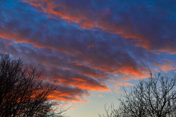 Obraz na płótnie Canvas Colorfull sunset with orange clouds