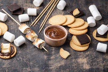 Fototapeta na wymiar Smores with marshmallow, chocolate and crackers