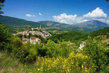 Fototapeten Landscape of Valle Peligna, Abruzzo, view of Goriano Sicoli © Claudio Colombo