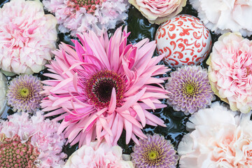 ピンクの花手水