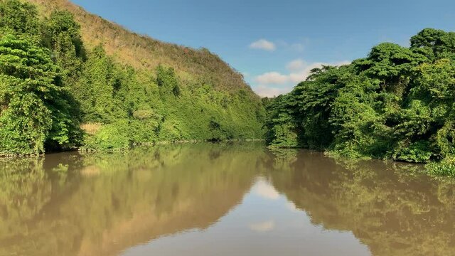 The Chavon River is one of the most picturesque rivers in the Dominican Republic and Haiti. It flows through the territory of the province of La Romana and flows into the Caribbean Sea.
