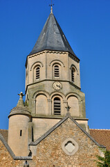 Fototapeta na wymiar Saint Martin la Garenne, France - june 29 2018 : picturesque Saint Martin church