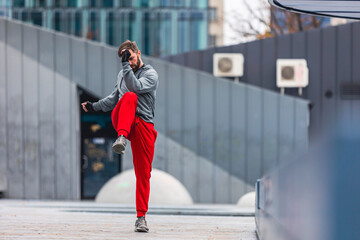 Young man exercising in urban setting
