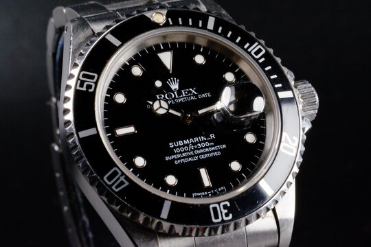 Rolex Submariner swiss luxury vintage watch 16610