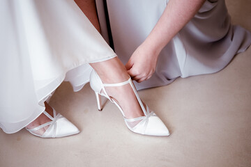 Bridal preparation moments and wedding staff... 