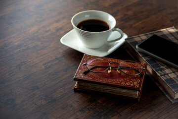 落ち着いた雰囲気の部屋でコーヒーブレイク