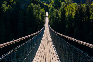 Hängebrücke in Ernen im Wallis, Schweiz