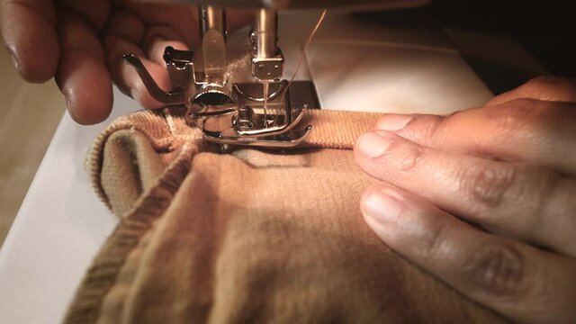 Finishing the hemming of a trouser bottom with the sewing machine
