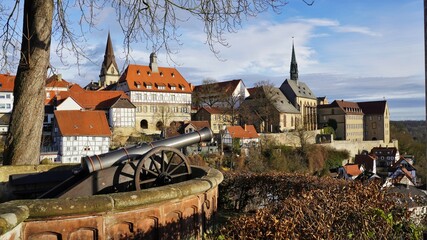 F&uuml;geler-Kanone mit Blick auf die Hansestadt Warburg