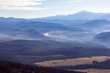 Obraz premium winter mountain landscape on a sunny day, with no snow cover, on observation decks.