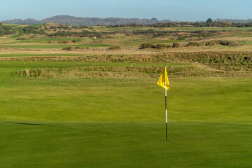 Obraz premium golf course with flag